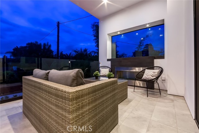 12732 Hortense Street, Studio City CA: https://media.crmls.org/medias/6e13684e-b74c-4993-8218-4a962f42cd9c.jpg