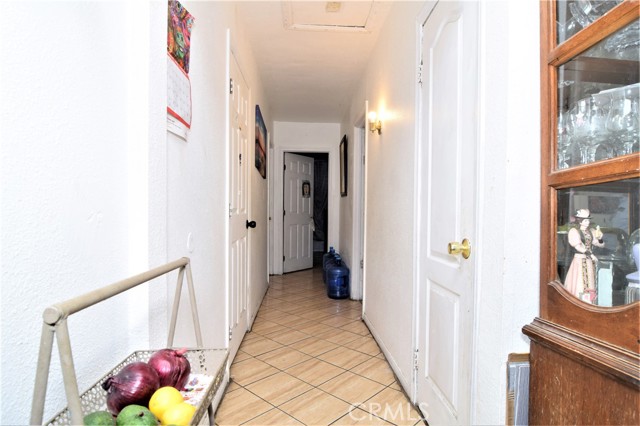 Detail Gallery Image 13 of 28 For 14807 Oro Grande, Sylmar,  CA 91342 - 5 Beds | 3 Baths