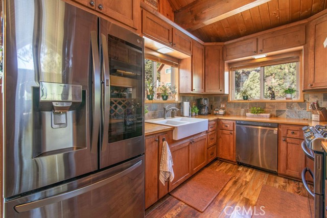 Detail Gallery Image 8 of 42 For 1113 Michael Ave, Big Bear City,  CA 92314 - 5 Beds | 2/1 Baths