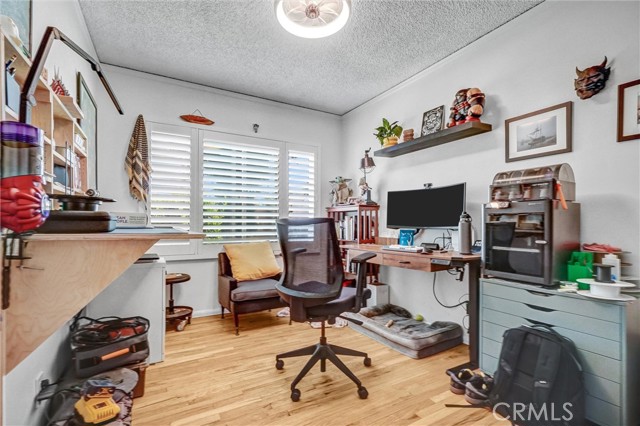 275 E Bort Street, Long Beach CA: https://media.crmls.org/medias/6e159d51-abb7-46b9-babc-f686671ec265.jpg