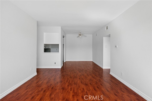 Detail Gallery Image 10 of 36 For 4441 Woodman Ave #304,  Sherman Oaks,  CA 91423 - 1 Beds | 1 Baths