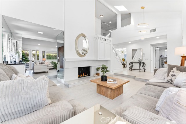 24652 Ashland Drive, Laguna Hills CA: https://media.crmls.org/medias/6e1681a0-e1c1-441a-a7e6-e5fd6d6c3d54.jpg