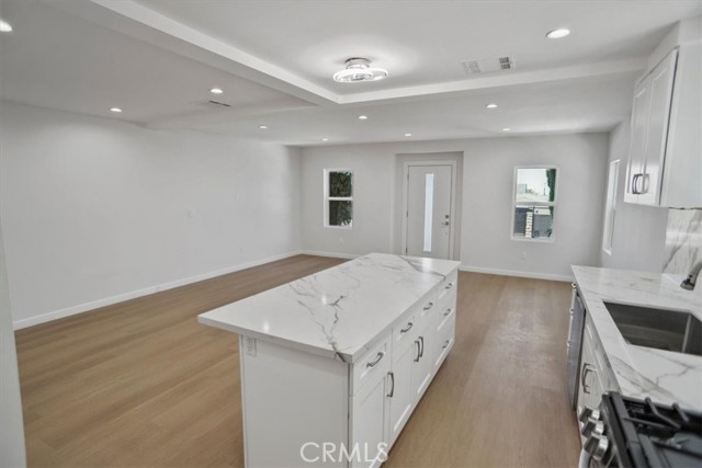 Detail Gallery Image 3 of 11 For 10326 Silverton Ave, Tujunga,  CA 91042 - 2 Beds | 2 Baths