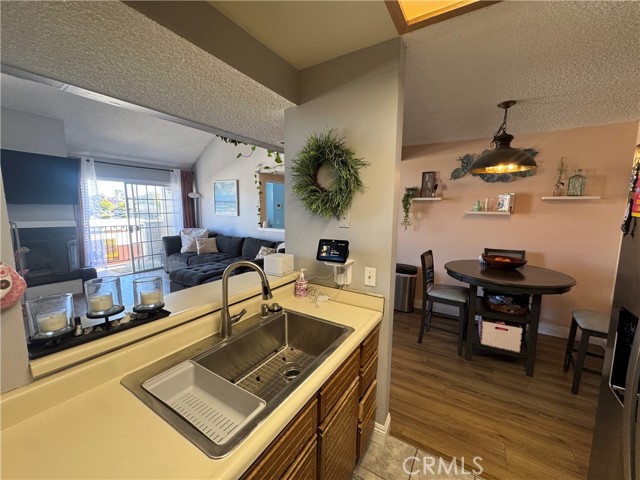 Detail Gallery Image 5 of 22 For 2409 Country, Santa Maria,  CA 93455 - 2 Beds | 2 Baths
