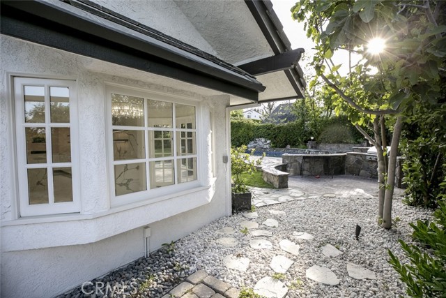 6037 Little Oak Lane, Woodland Hills CA: https://media.crmls.org/medias/6e16f3ed-93a1-4015-a727-2f3fc3502d9f.jpg