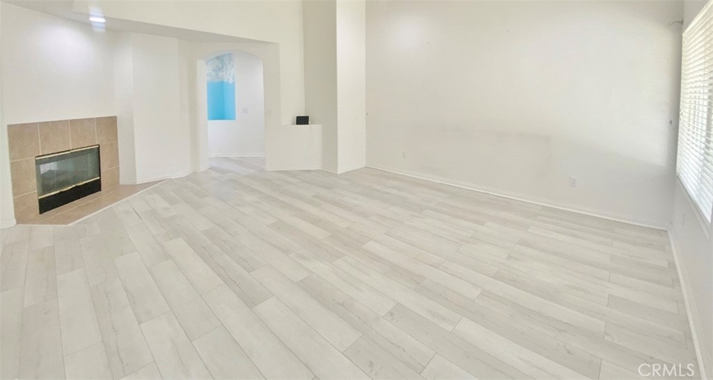 https://media.crmls.org/medias/6e16f8f5-f36d-4678-9c3d-77cae91ab6d1.jpg?preset=X-Large