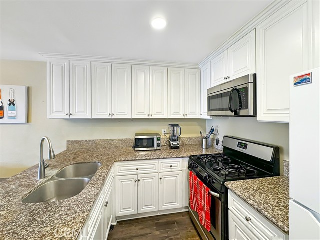 Detail Gallery Image 2 of 12 For 450 E 4th St #236,  Santa Ana,  CA 92701 - 2 Beds | 2 Baths