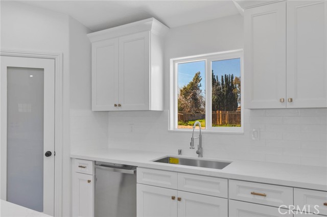 Detail Gallery Image 8 of 45 For 9432 Wasco, Hesperia,  CA 92345 - 4 Beds | 2/1 Baths