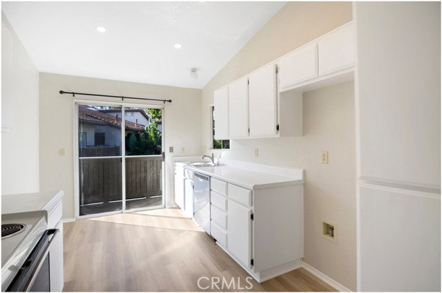 Detail Gallery Image 10 of 39 For 70 Corniche Dr. #E,  Dana Point,  CA 92629 - 2 Beds | 2 Baths