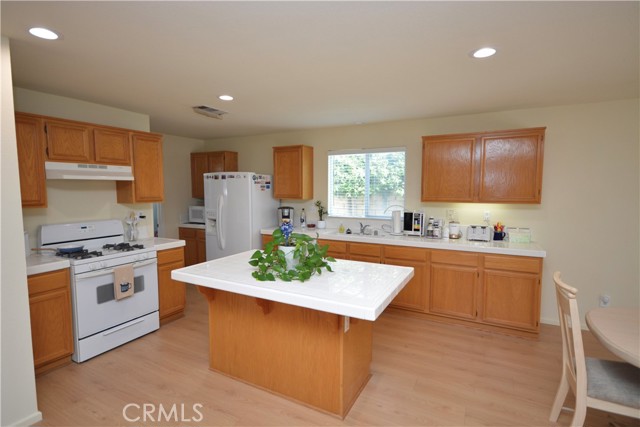 Detail Gallery Image 4 of 22 For 2725 S Buena Vista, Corona,  CA 92882 - 5 Beds | 3 Baths