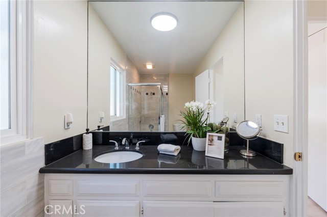 27945 Alvarez photo 27