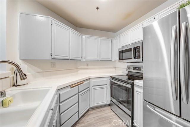 Detail Gallery Image 6 of 17 For 5728 Oak Bend Ln #310,  Oak Park,  CA 91377 - 1 Beds | 1 Baths