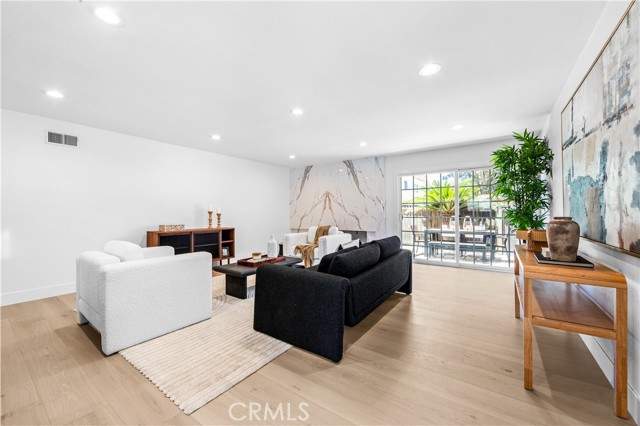 11 Rockrose Way, Irvine CA: https://media.crmls.org/medias/6e1c05a7-32e3-49ea-b69d-ebdaa689d58e.jpg