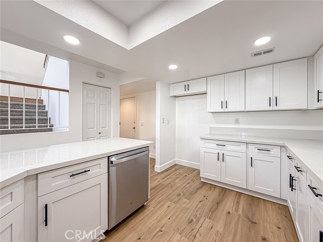 Detail Gallery Image 7 of 36 For 206 Camino Cortina, Camarillo,  CA 93010 - 3 Beds | 3 Baths