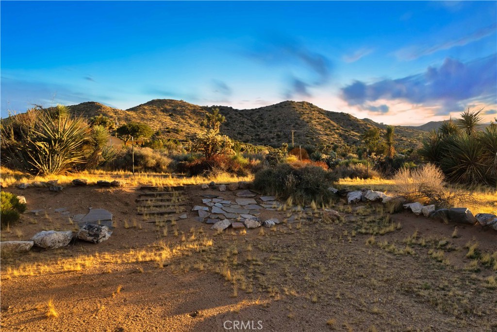 https://media.crmls.org/medias/6e1c99c5-b9fd-496e-98d3-1e5ae32bcce0.jpg?preset=X-Large