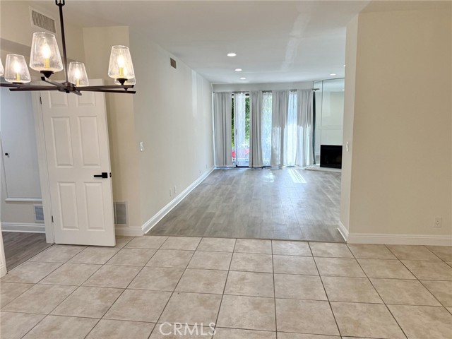 Detail Gallery Image 24 of 28 For 1630 S Bentley Ave #103,  Los Angeles,  CA 90025 - 2 Beds | 2/1 Baths