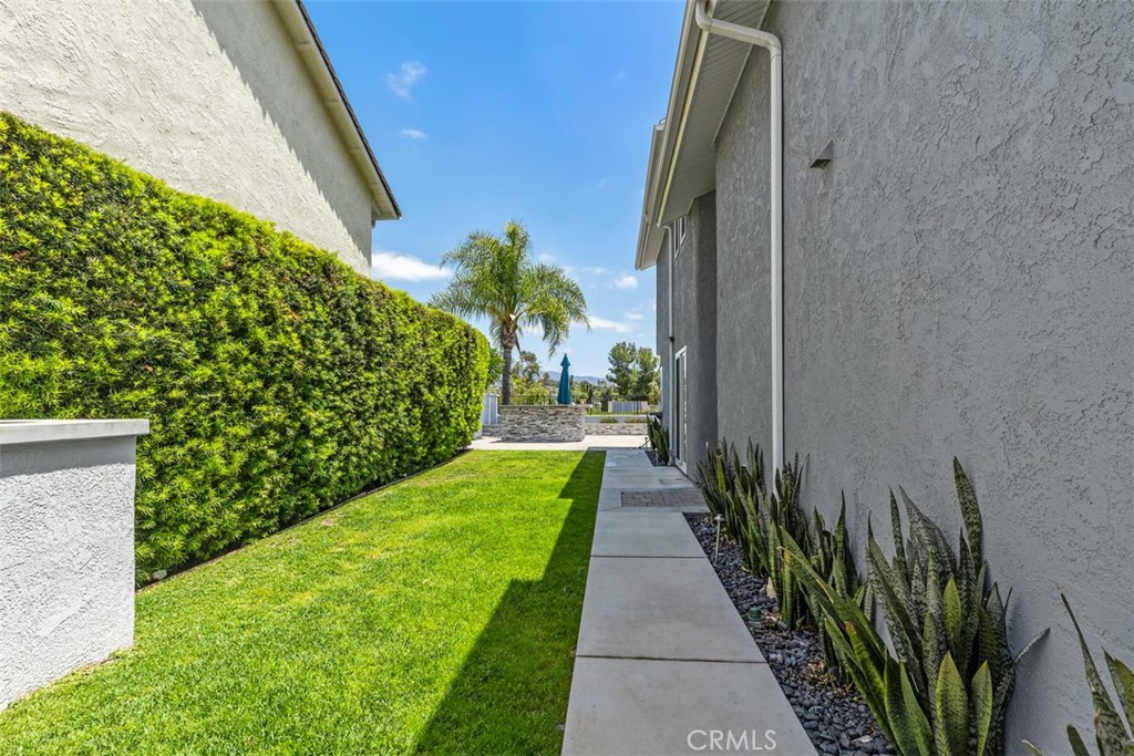 https://media.crmls.org/medias/6e1f082e-34e5-4ea7-b153-d3733b34a4cd.jpg?preset=X-Large