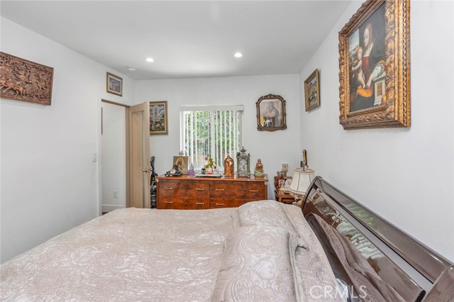 6015 Laurelgrove Avenue, North Hollywood CA: https://media.crmls.org/medias/6e1fa362-184d-4046-b24c-0b558e5a3097.jpg