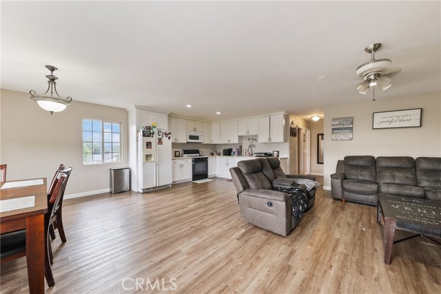 8963 Bold Ruler Lane, Jurupa Valley CA: https://media.crmls.org/medias/6e205081-05c5-43ba-8583-1380aefdb5c2.jpg