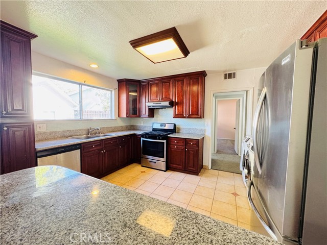 Detail Gallery Image 9 of 30 For 10030 Ruffner Ave, North Hills,  CA 91343 - 5 Beds | 3 Baths