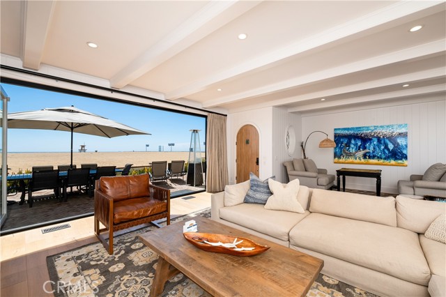 Detail Gallery Image 3 of 33 For 1228 W Oceanfront, Newport Beach,  CA 92661 - 3 Beds | 4 Baths