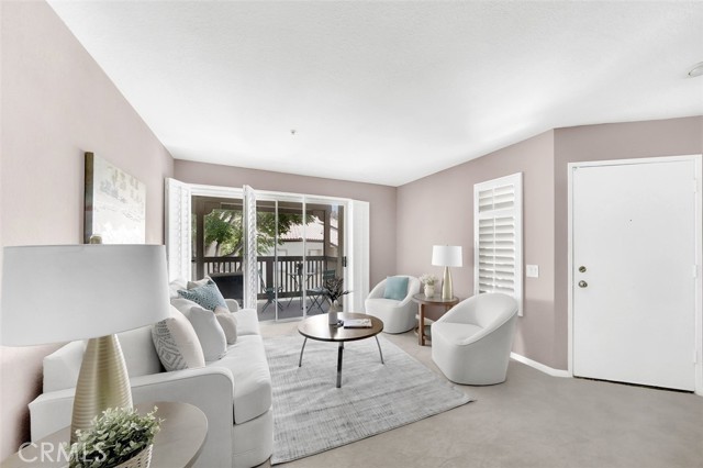 Detail Gallery Image 1 of 29 For 104 S Cross Creek #M, Orange,  CA 92869 - 1 Beds | 1 Baths