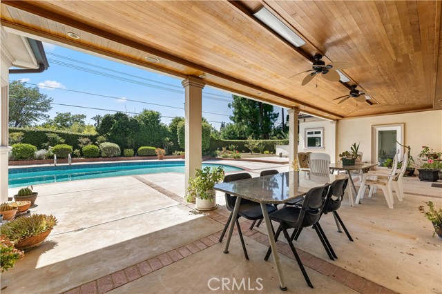 4811 Heaven Avenue, Woodland Hills CA: https://media.crmls.org/medias/6e228e71-1b10-4883-95b8-6ee1b5227bda.jpg