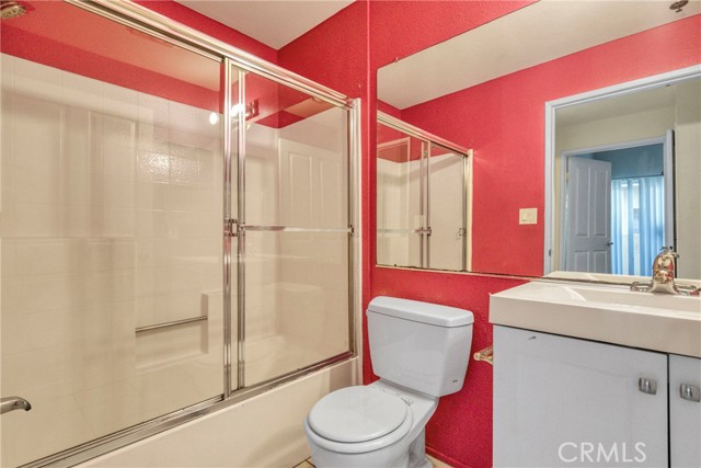 19350 Sherman Way, Reseda CA: https://media.crmls.org/medias/6e22afec-6ea7-4141-883e-9727c7de3c17.jpg
