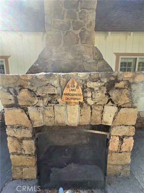 901 Ca-173, Lake Arrowhead CA: https://media.crmls.org/medias/6e23e5da-689c-4263-9727-27f3c9bf2dd1.jpg