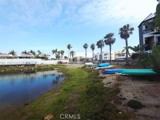 17072 Pacific Coast (#100), Huntington Beach CA: https://media.crmls.org/medias/6e244117-d1dd-48ae-8649-2d429973e5e7.jpg