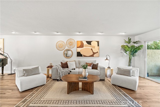 Detail Gallery Image 4 of 32 For 520 Cancha, Newport Beach,  CA 92660 - 3 Beds | 2/1 Baths