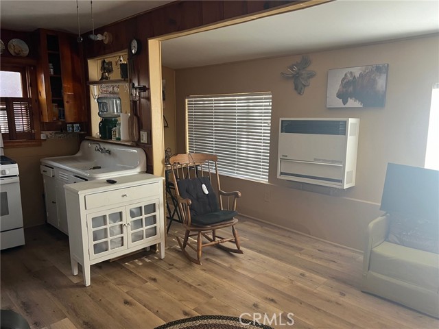 Detail Gallery Image 16 of 18 For 397 Hunt Ln, Crestline,  CA 92325 - 1 Beds | 1 Baths