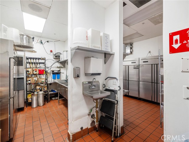 0 Manny's Reloaded, Victorville CA: https://media.crmls.org/medias/6e27afdb-918e-49f6-a335-7e2401c66d7b.jpg