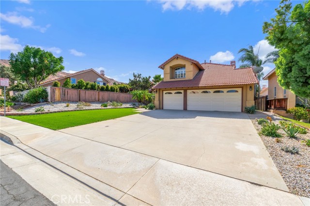 Detail Gallery Image 4 of 34 For 25825 via Quinto St, Moreno Valley,  CA 92551 - 4 Beds | 3 Baths