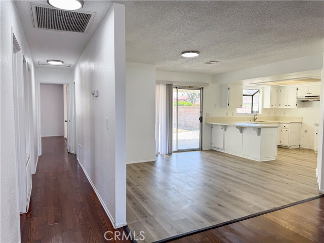 1040 Chagal Avenue, Lancaster CA: https://media.crmls.org/medias/6e282814-aa7e-488b-a2a8-d478450ee686.jpg