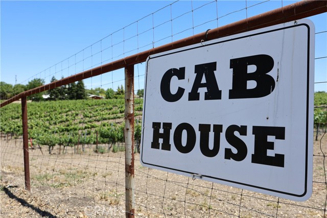 5575 El Pomar Drive, Templeton CA: https://media.crmls.org/medias/6e294db3-147f-461a-b97f-52475cdc44b1.jpg