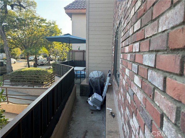 219 E Maple Street, Glendale CA: https://media.crmls.org/medias/6e2a635e-d9b4-4240-9795-a4ea8abdf60b.jpg