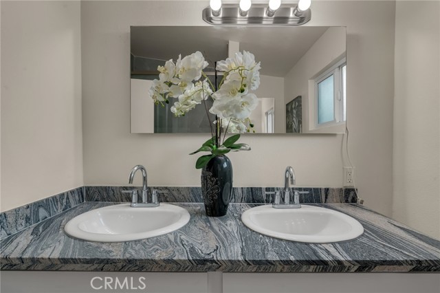 1048 Dexter Street, Los Angeles CA: https://media.crmls.org/medias/6e2a7d68-f1e0-4fc6-ae6e-3673445a0019.jpg