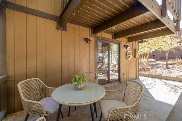 Detail Gallery Image 4 of 31 For 755 Holmes Ln, Sugarloaf,  CA 92386 - 4 Beds | 2/1 Baths