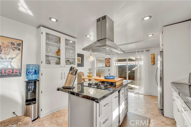 Detail Gallery Image 8 of 21 For 608 S Pacific Coast Highway, Redondo Beach,  CA 90277 - 2 Beds | 2 Baths