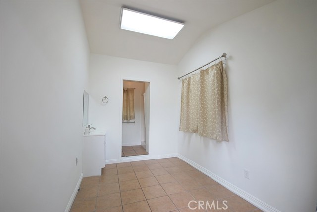 10622 Zelzah Avenue, Granada Hills CA: https://media.crmls.org/medias/6e2d6535-9f47-4633-b1b8-8f9edd9afdd1.jpg