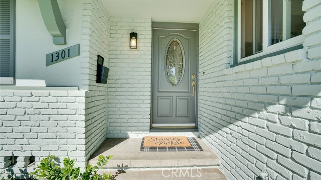Detail Gallery Image 3 of 46 For 1301 Cameo Dr, Tustin,  CA 92780 - 4 Beds | 2 Baths