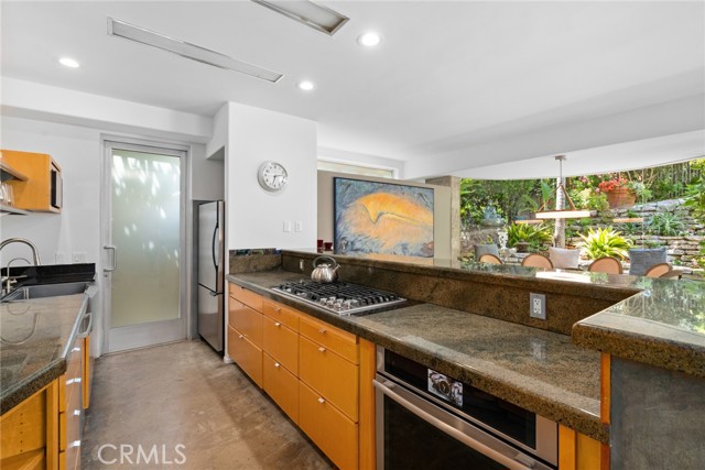 Detail Gallery Image 8 of 24 For 816 Manzanita Dr, Laguna Beach,  CA 92651 - 4 Beds | 4/1 Baths