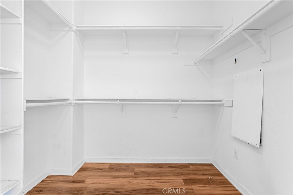 https://media.crmls.org/medias/6e2dc833-8d37-4d3d-9cbc-9d3d0b17a538.jpg?preset=X-Large