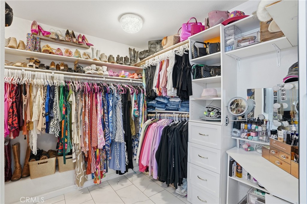 https://media.crmls.org/medias/6e2dcb5f-4989-4be5-89b3-85434d86c8d8.jpg?preset=X-Large
