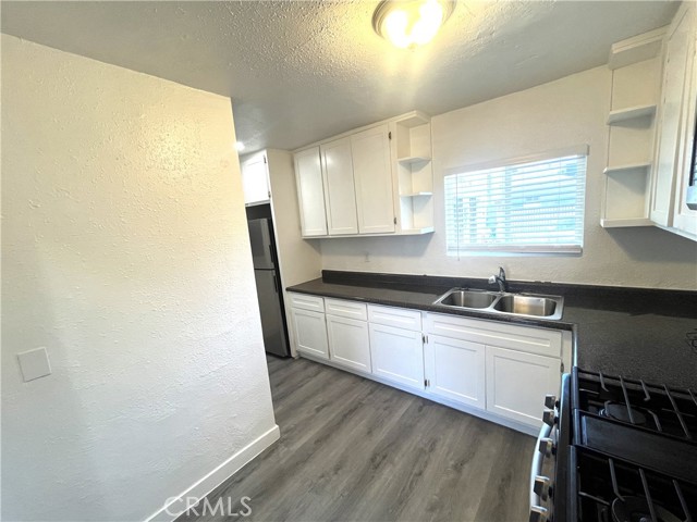 1702 W 60th Street, Los Angeles CA: https://media.crmls.org/medias/6e2e05be-6b18-4024-866c-1d65023ad3dc.jpg