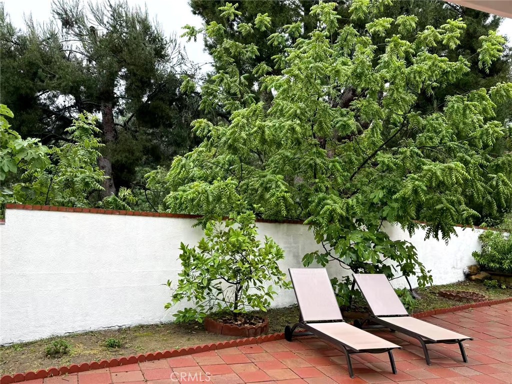 https://media.crmls.org/medias/6e2e2e5e-1181-45a0-94a4-52e751f999a8.jpg?preset=X-Large