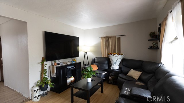 Detail Gallery Image 4 of 23 For 1023 Sentinel Ave, Los Angeles,  CA 90063 - 2 Beds | 1 Baths