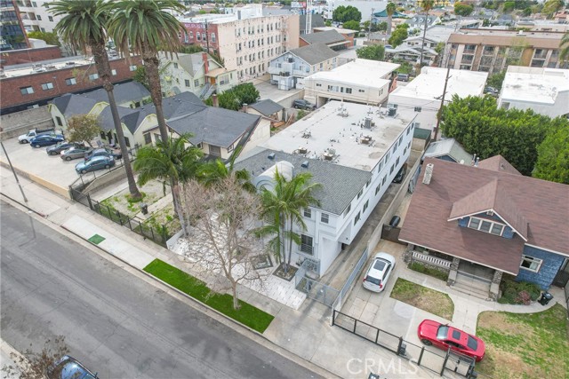957 S Gramercy Drive, Los Angeles CA: https://media.crmls.org/medias/6e2fe988-df52-402a-9d5c-8c55b0d84adb.jpg