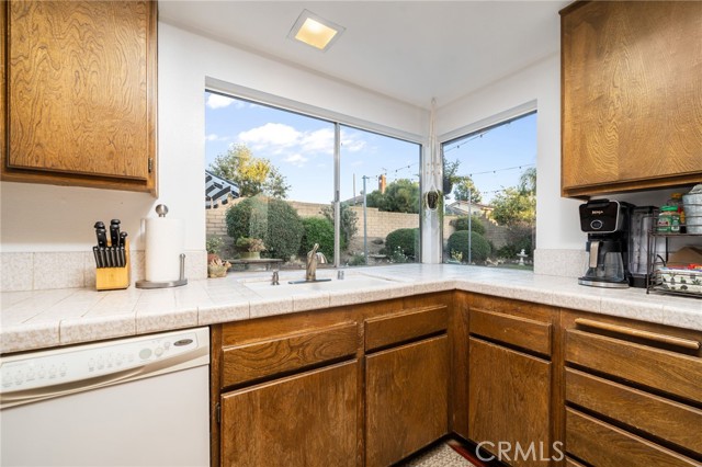 Image 16 of 39 For 5022 Burnaby